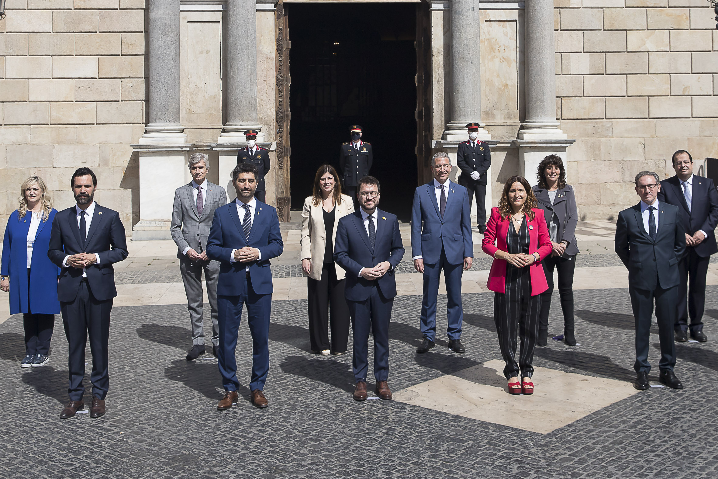 10 urgencias del gobierno catalán. Es mejor que no se distraiga